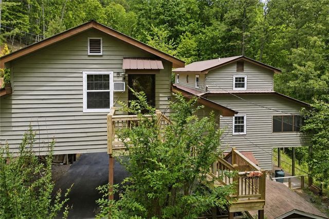 946 Laurel Circle, Blue Ridge, GA 30513