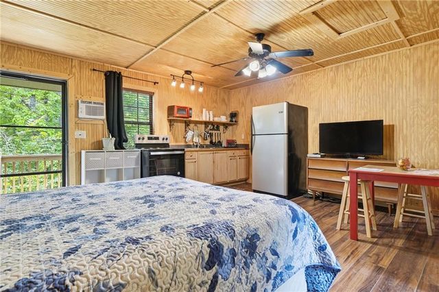 946 Laurel Circle, Blue Ridge, GA 30513