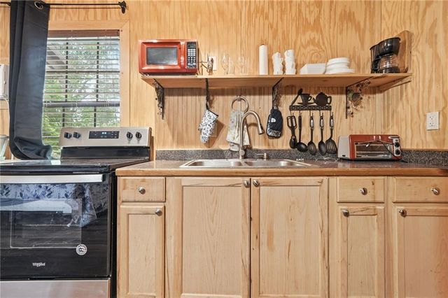 946 Laurel Circle, Blue Ridge, GA 30513