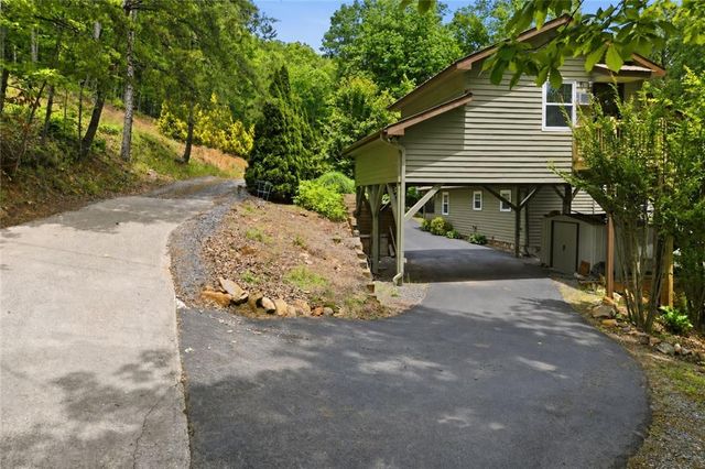 946 Laurel Circle, Blue Ridge, GA 30513