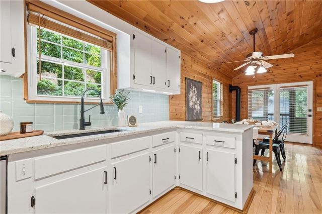 946 Laurel Circle, Blue Ridge, GA 30513