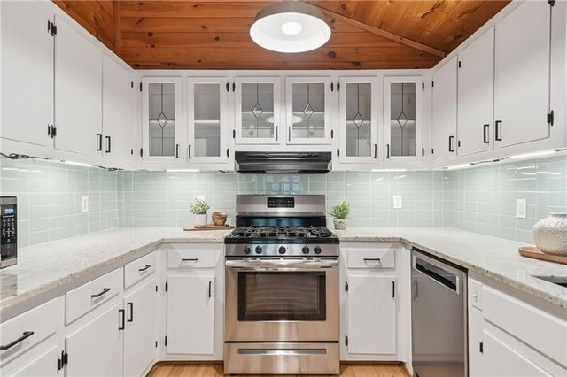 946 Laurel Circle, Blue Ridge, GA 30513