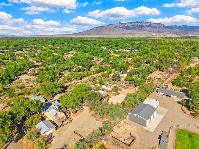 60 Desert Willow Road, Corrales, NM 87048