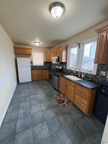 5 Hamilton Ave, Kearny Town, NJ 07032