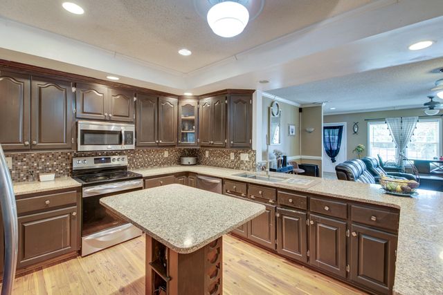 1639 Central Avenue, Summerville, SC 29483
