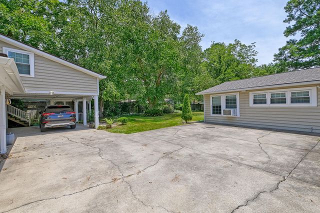 1639 Central Avenue, Summerville, SC 29483