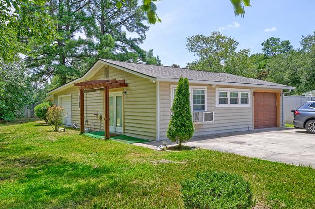 1639 Central Avenue, Summerville, SC 29483
