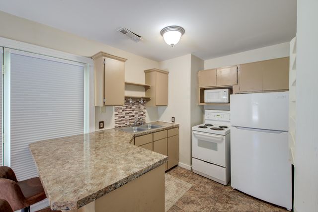 1639 Central Avenue, Summerville, SC 29483