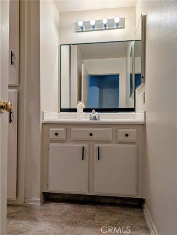 6815 Remmet 222, Canoga Park (los Angeles), CA 91303