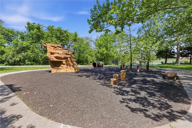 15552 E 47th Terrace, Kansas City, MO 64136
