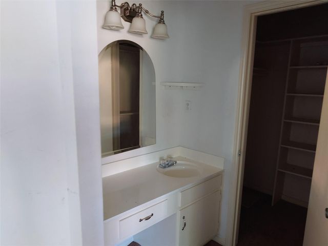 10546 Hammerly Boulevard 323, Houston, TX 77043