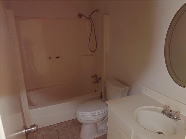 10546 Hammerly Boulevard 323, Houston, TX 77043