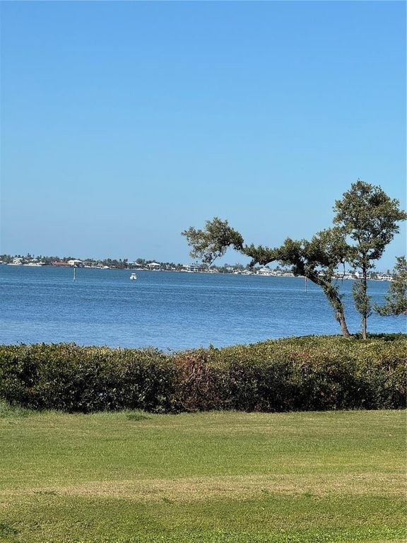 Image 16 of property listing at 310 COMPASS POINT DRIVE 101, Bradenton, FL 34209