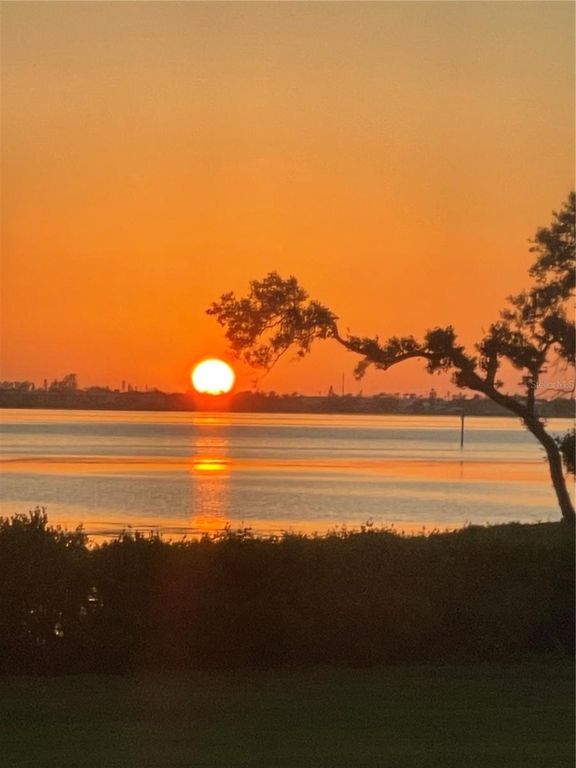 Image 3 of property listing at 310 COMPASS POINT DRIVE 101, Bradenton, FL 34209