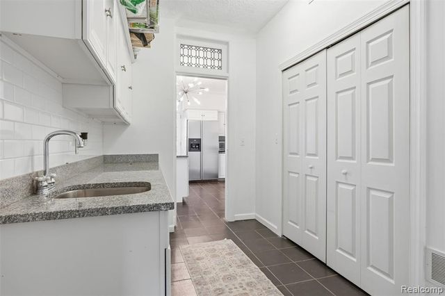 2900 E Jefferson Avenue 61-C8, Detroit, MI 48207