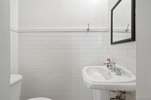 2900 E Jefferson Avenue 61-C8, Detroit, MI 48207