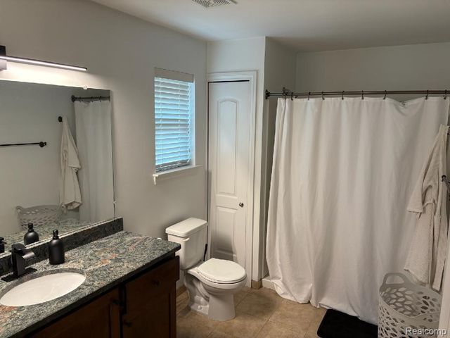 3913 Andover Avenue, Auburn Hills, MI 48326