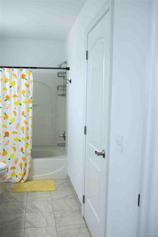 3913 Andover Avenue, Auburn Hills, MI 48326