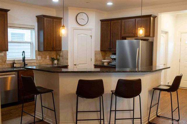 3913 Andover Avenue, Auburn Hills, MI 48326