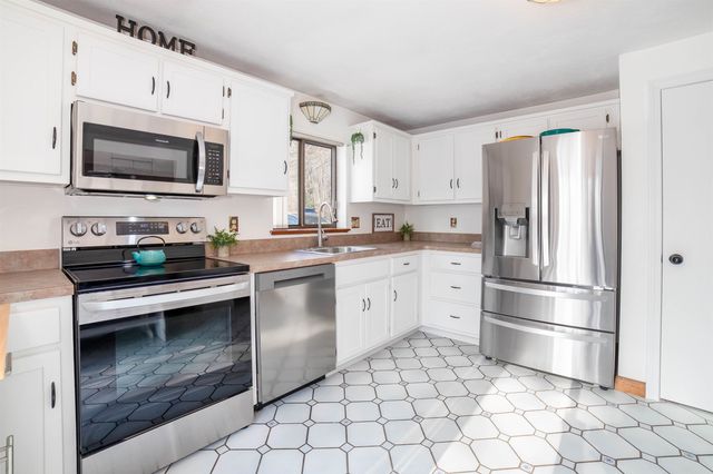 15 Eastman Drive, Derry, NH 03038