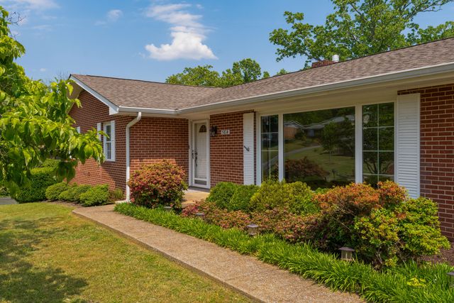5814 Crestview Drive, Hixson, TN 37343