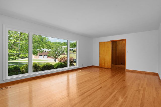 5814 Crestview Drive, Hixson, TN 37343