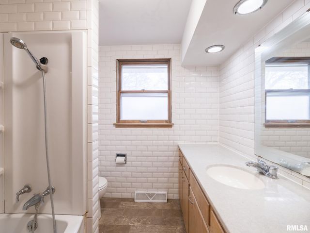 112 CAROLINE Street, Morton, IL 61550