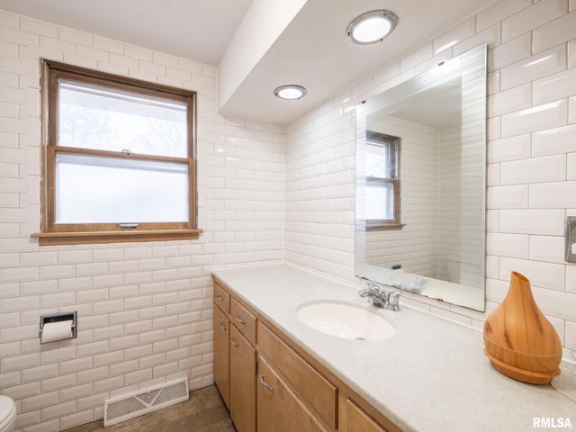 112 CAROLINE Street, Morton, IL 61550