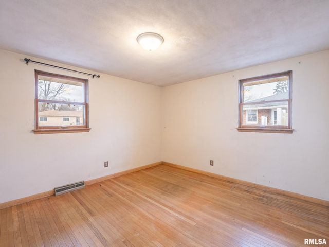 112 CAROLINE Street, Morton, IL 61550