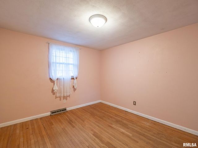 112 CAROLINE Street, Morton, IL 61550