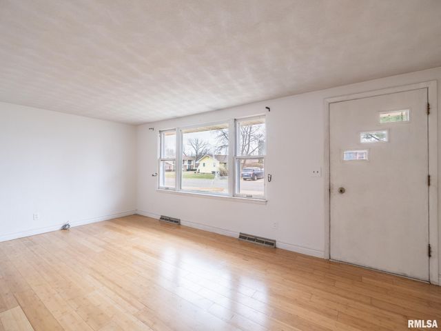 112 CAROLINE Street, Morton, IL 61550