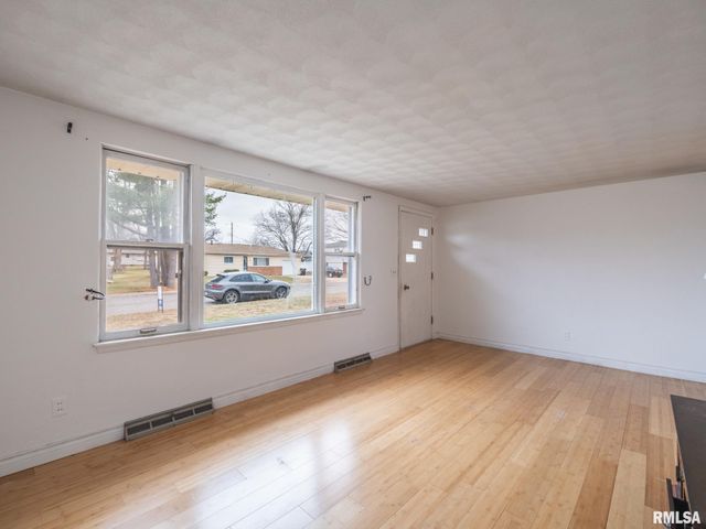 112 CAROLINE Street, Morton, IL 61550