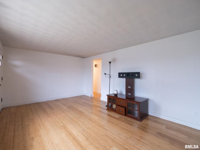 112 CAROLINE Street, Morton, IL 61550