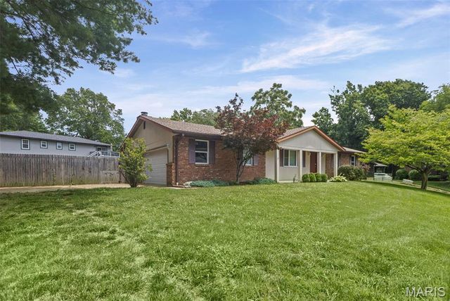 2002 Lemontree Lane, Collinsville, IL 62234