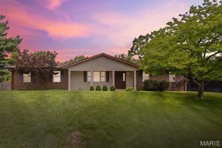 2002 Lemontree Lane, Collinsville, IL 62234