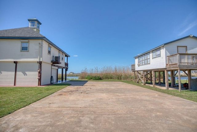 203 Francis Cove, Surfside Beach, TX 77541
