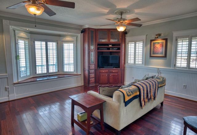 203 Francis Cove, Surfside Beach, TX 77541
