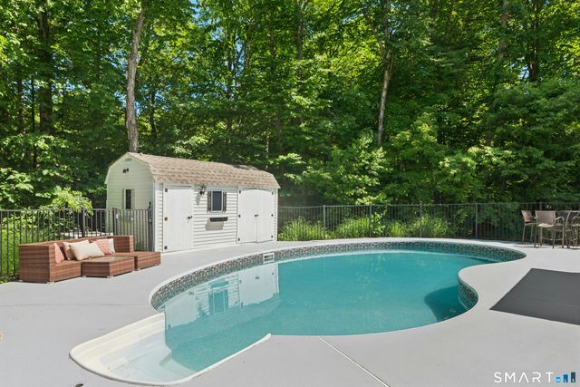 35 Pheasant Lane, Hamden, CT 06518