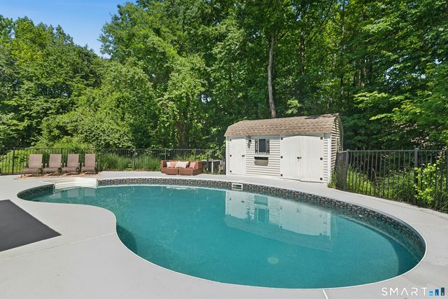 35 Pheasant Lane, Hamden, CT 06518