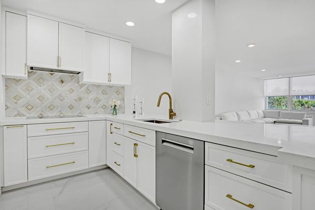 2295 S Ocean Boulevard 321, Palm Beach, FL 33480
