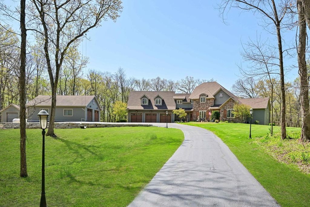 N4161 Kenney LANE, Delavan, WI 53115