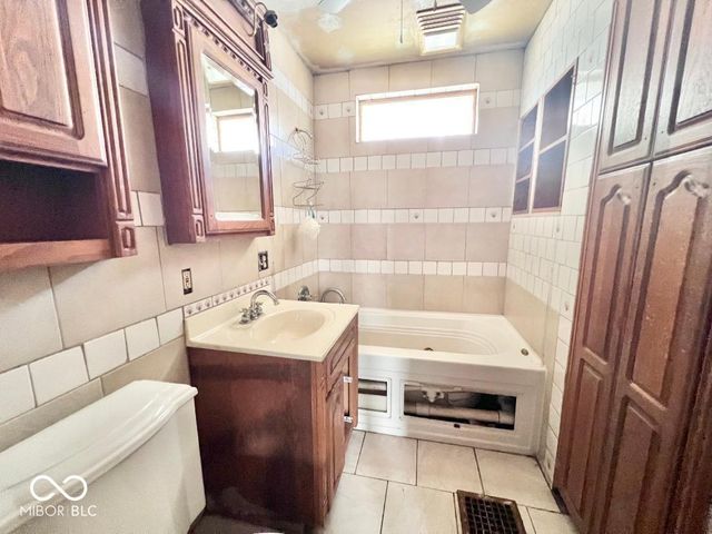 5222 E Saint Clair Street, Indianapolis, IN 46219
