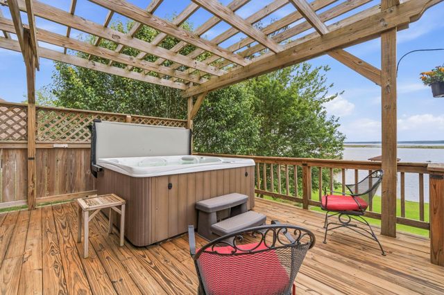 259 Memphis Bell Road, Trinity, TX 75862