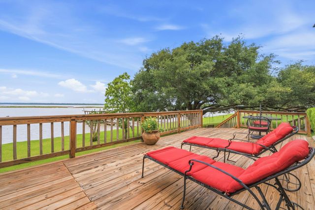 259 Memphis Bell Road, Trinity, TX 75862