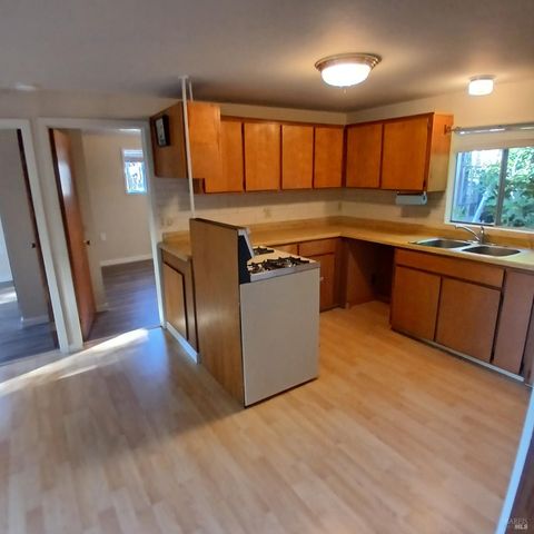 548 Milani Dr, Ukiah, CA 95482