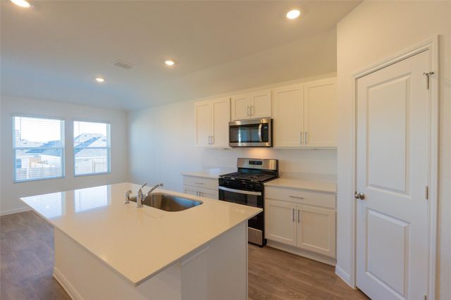 223 Las Lomas DR, San Marcos, TX 78666