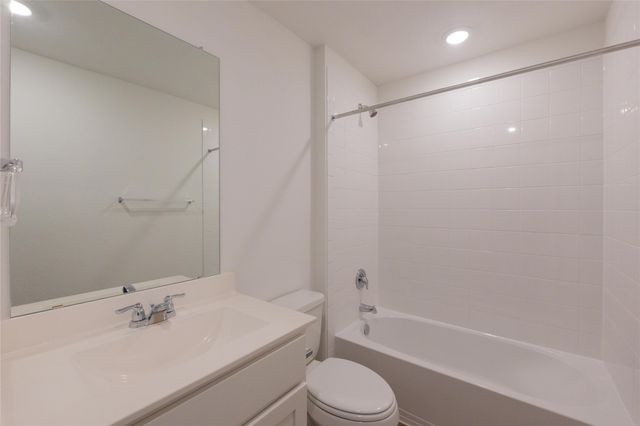 223 Las Lomas DR, San Marcos, TX 78666