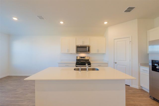 223 Las Lomas DR, San Marcos, TX 78666