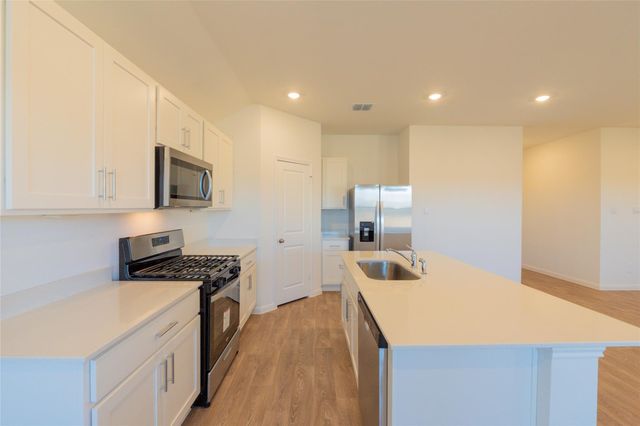 223 Las Lomas DR, San Marcos, TX 78666