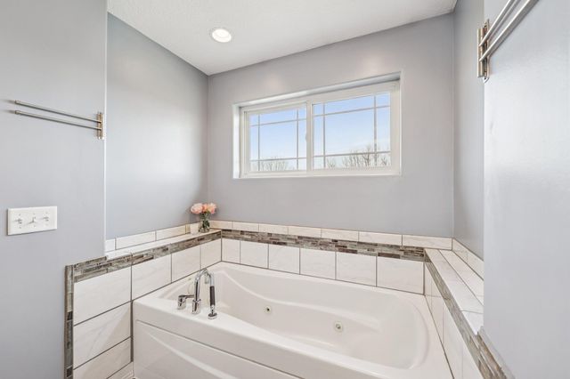 926 Bluff Heights Drive SE, Lonsdale, MN 55046